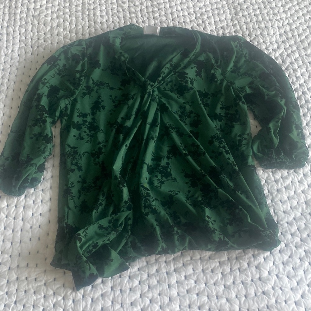 Beautiful 3/4 blouse